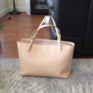 Tory Burch pink pastel tote bag.